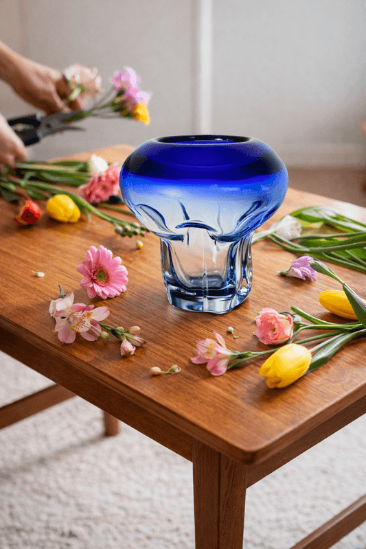 Blå og transparent vase