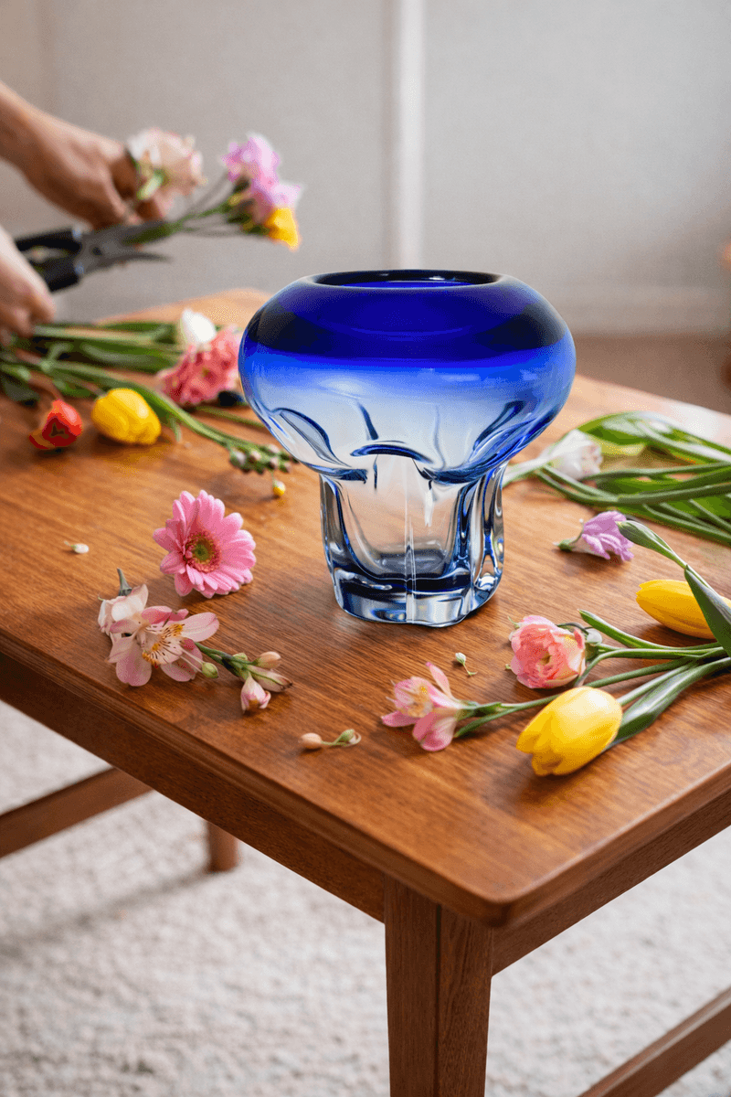Blå og transparent vase