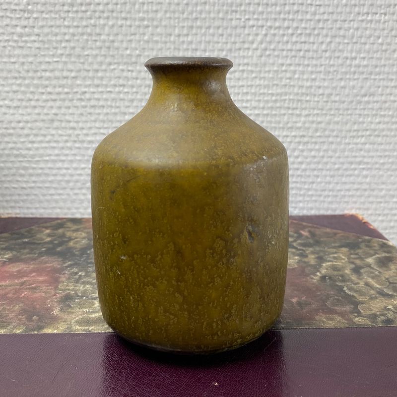 Turid Mjelde, grønn vase