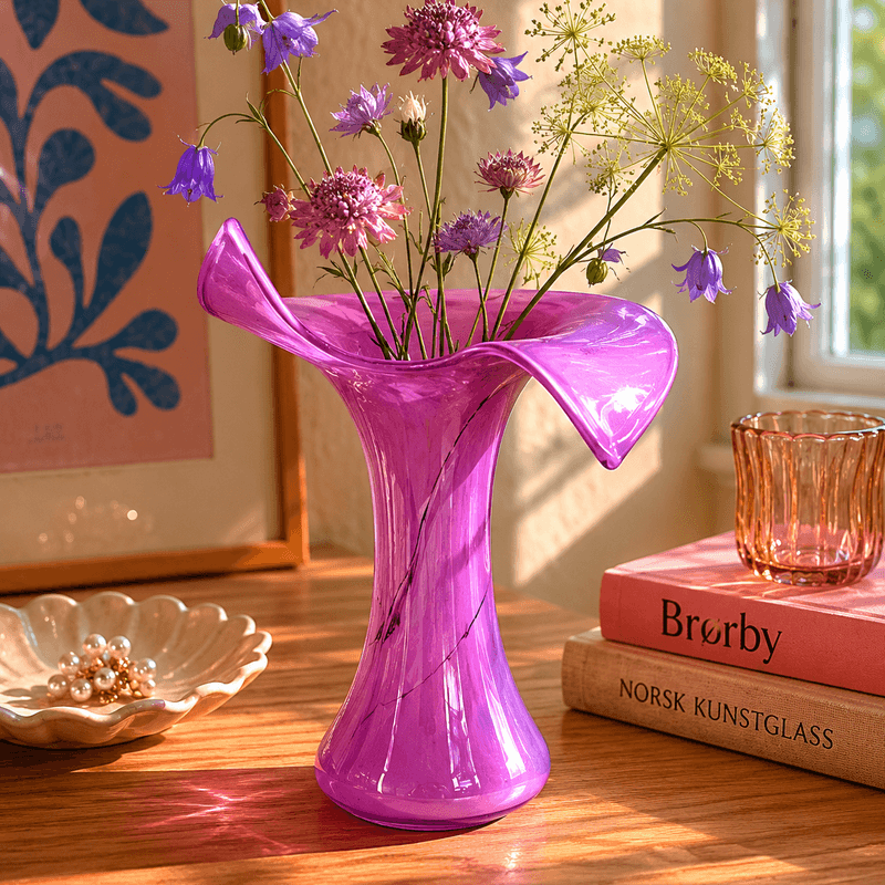 Severin Brørby, rosa kantarell-vase med splitt