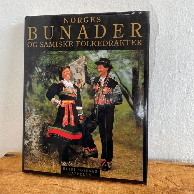Hovedbilde Norges bunader og samiske folkedrakter