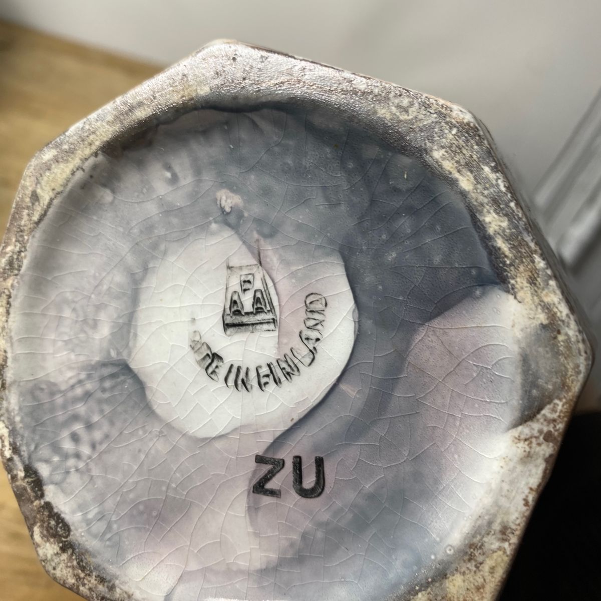 Arabia, høy vase med lusterglassur